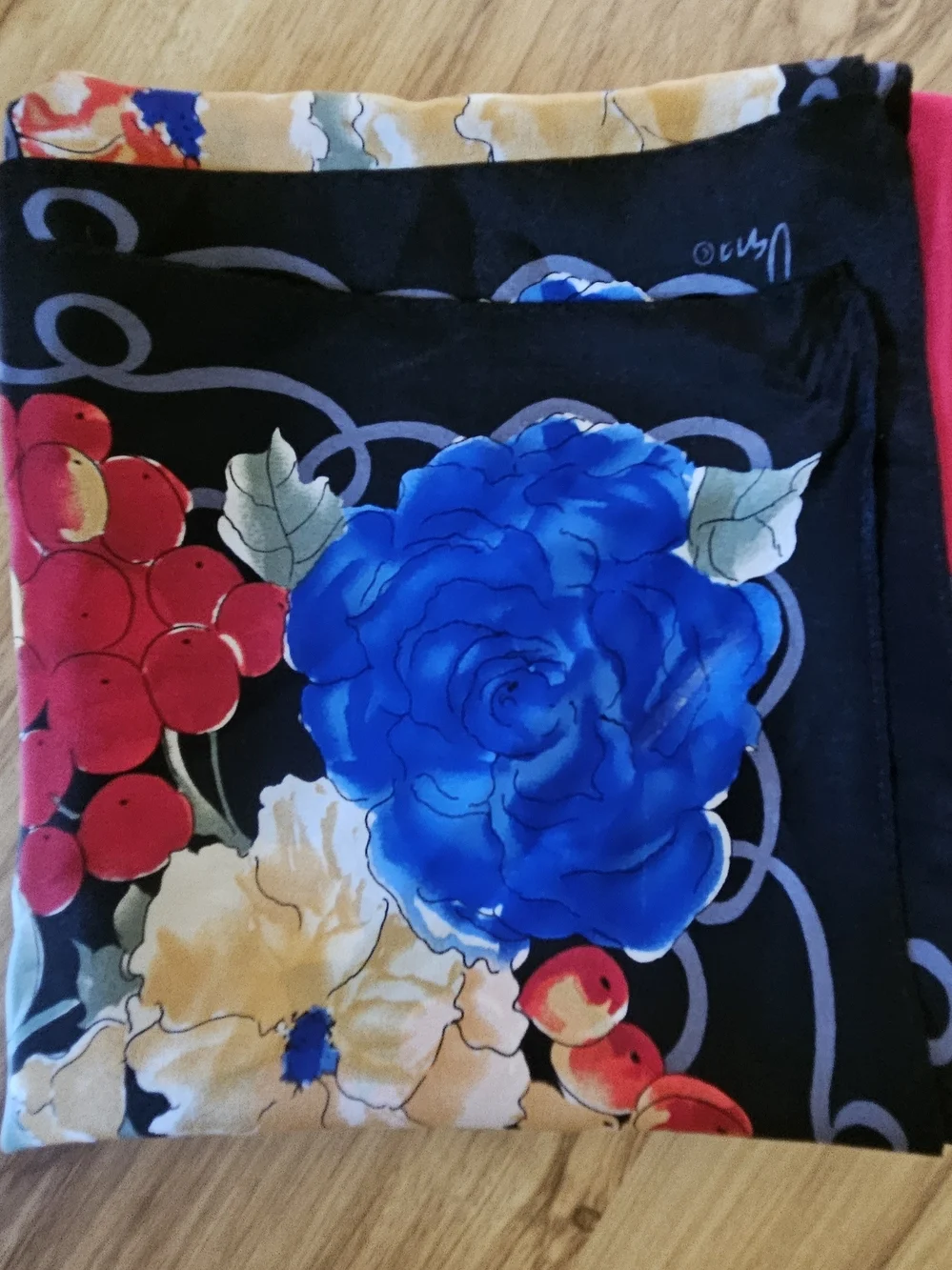 Vintage Vega - Bold Red & Black Floral Silk Scarf - Women's Fashion Wrap
